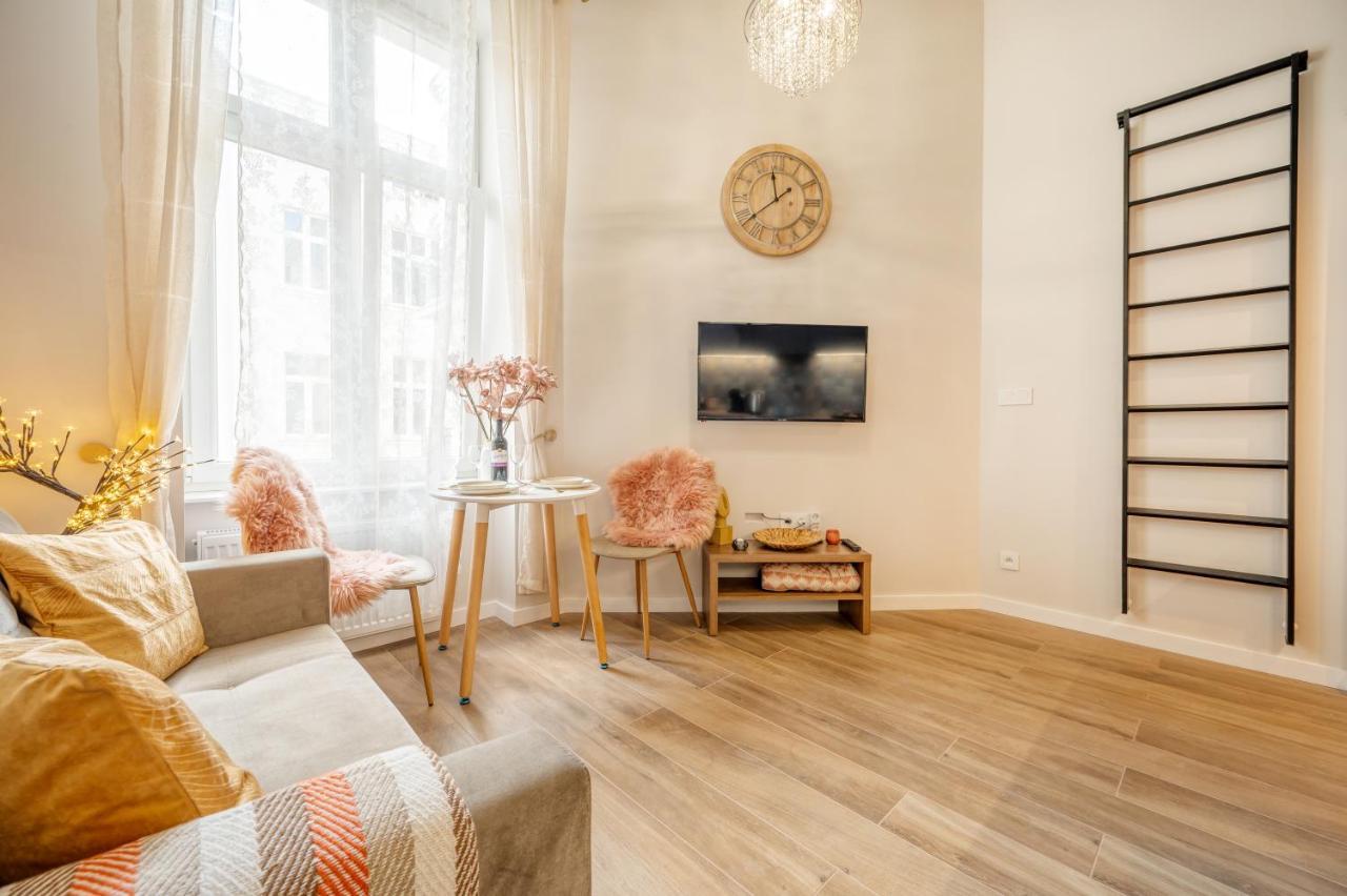Downtown Cozy By Rentujemy Apartment